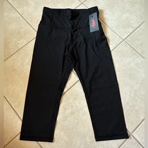 M - NWT Black The Gym People Leggings